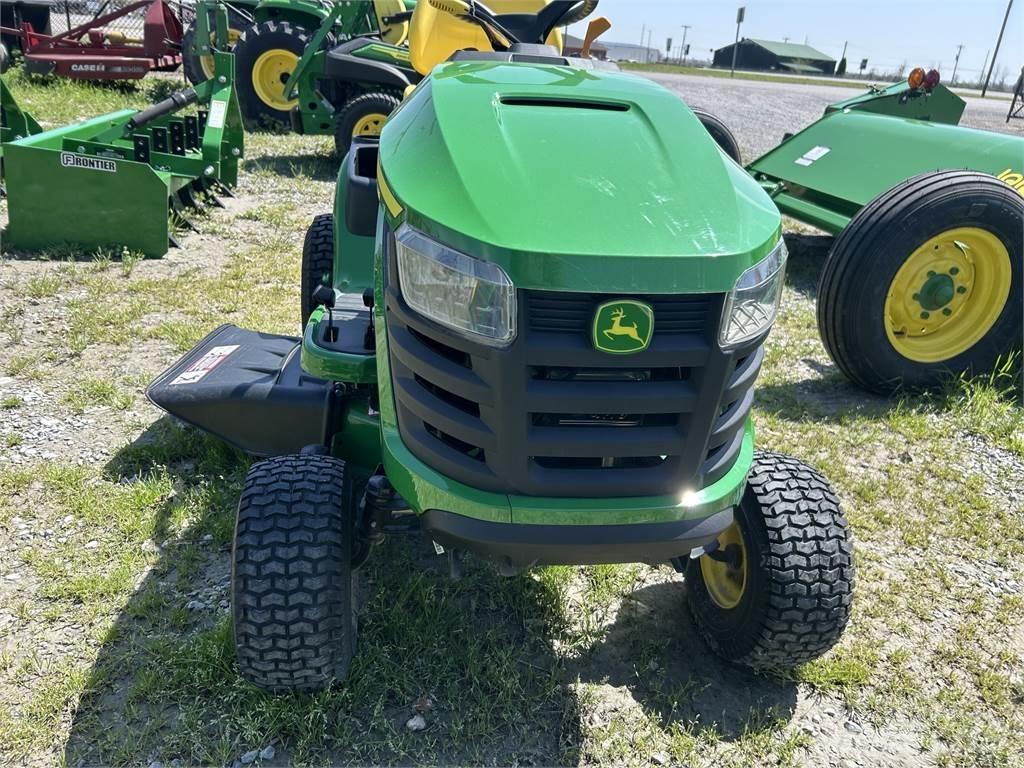 John Deere S110 Kompaktie traktori