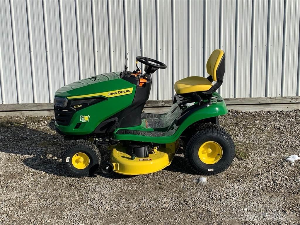John Deere S120 Mauriņa traktors