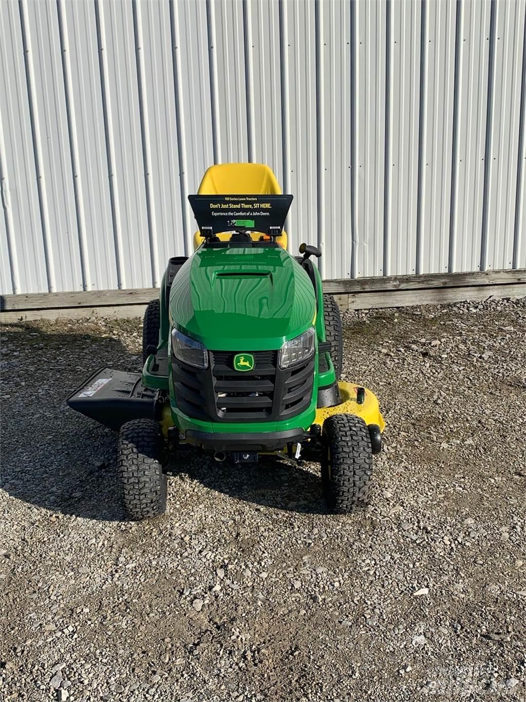 John Deere S120 Mauriņa traktors