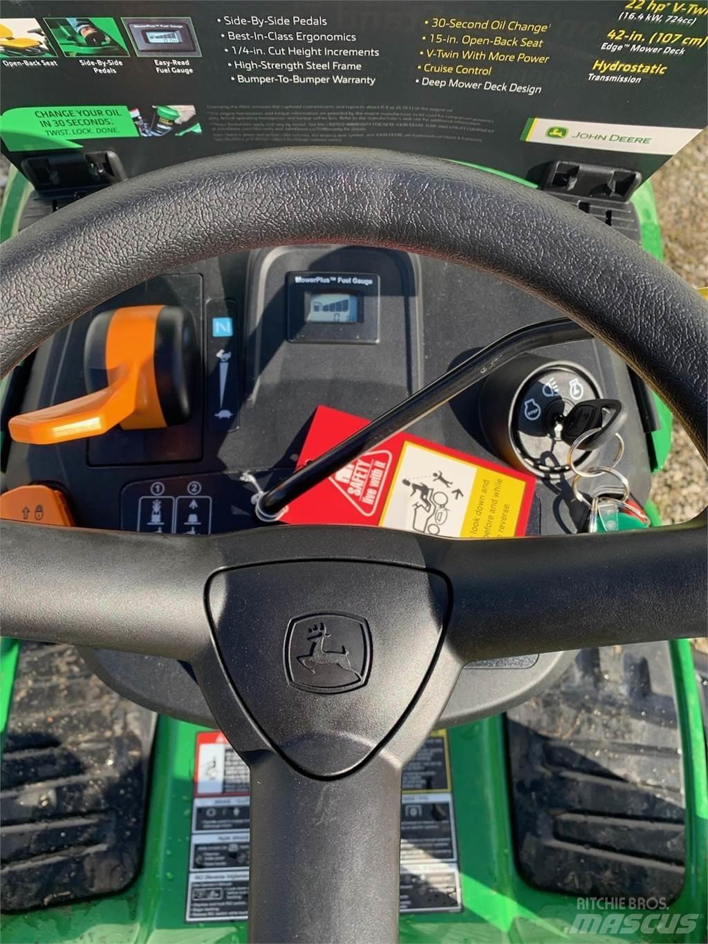 John Deere S120 Mauriņa traktors