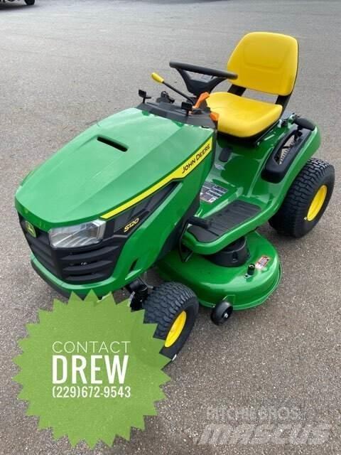 John Deere S120 Mauriņa traktors