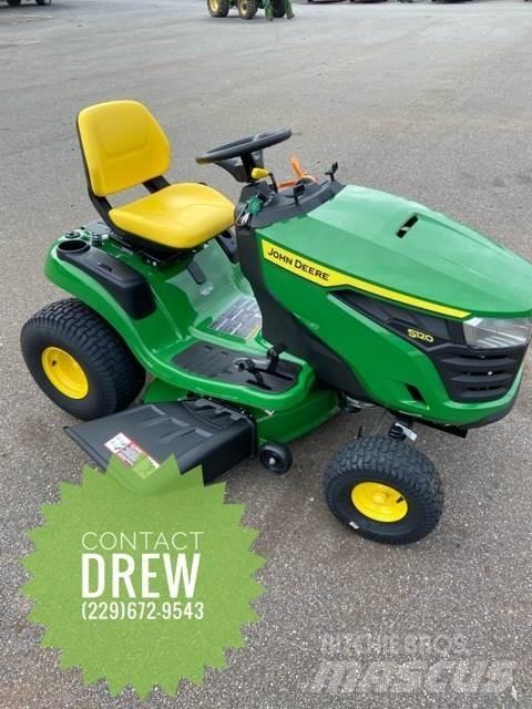 John Deere S120 Mauriņa traktors