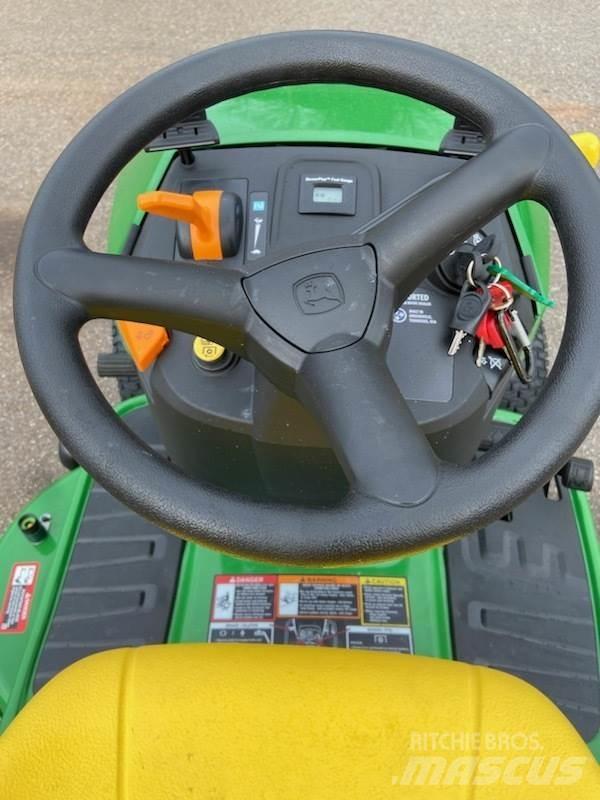 John Deere S120 Mauriņa traktors