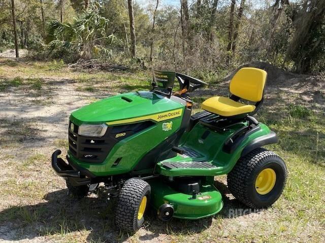 John Deere S130 Mauriņa traktors