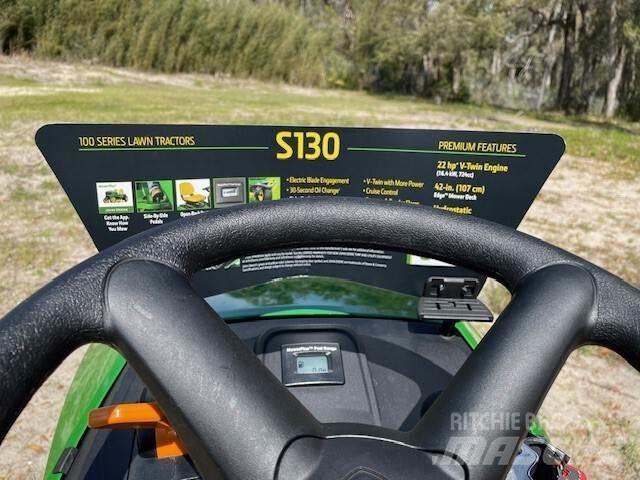 John Deere S130 Mauriņa traktors