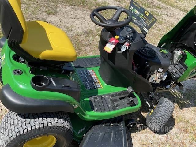 John Deere S130 Mauriņa traktors