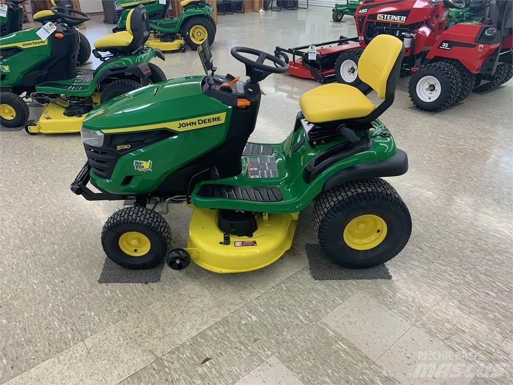 John Deere S130 Mauriņa traktors