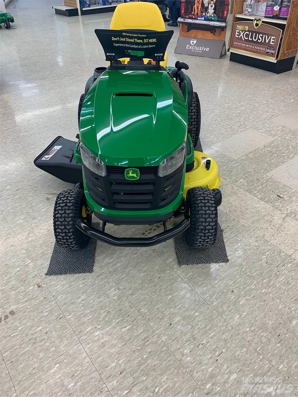 John Deere S130 Mauriņa traktors