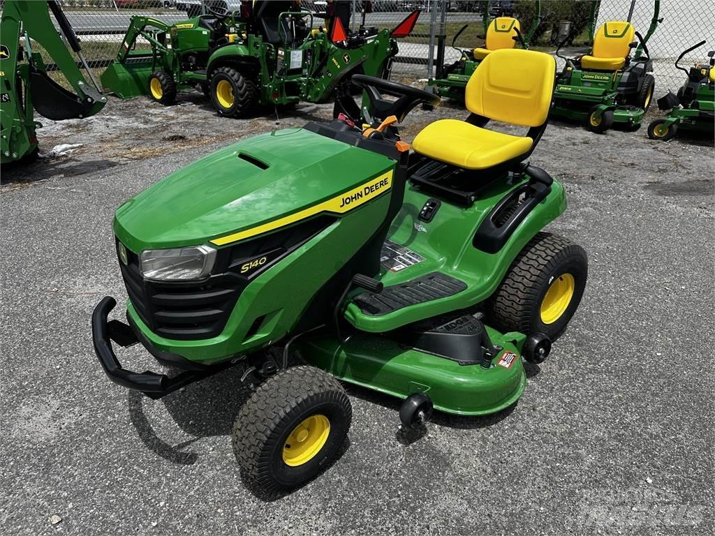 John Deere S140 Mauriņa traktors