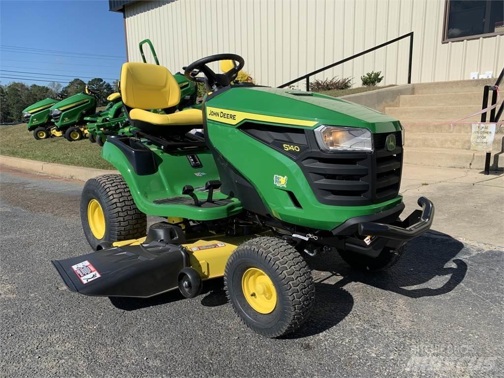 John Deere S140 Mauriņa traktors