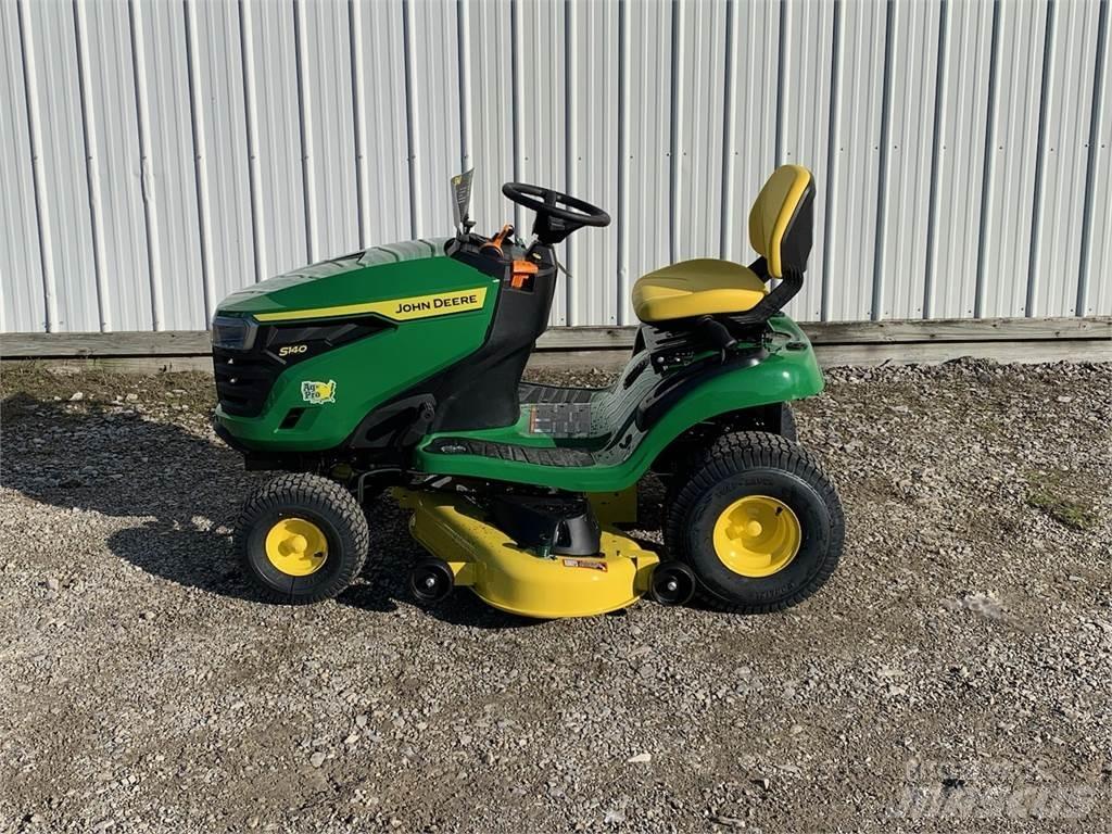 John Deere S140 Mauriņa traktors