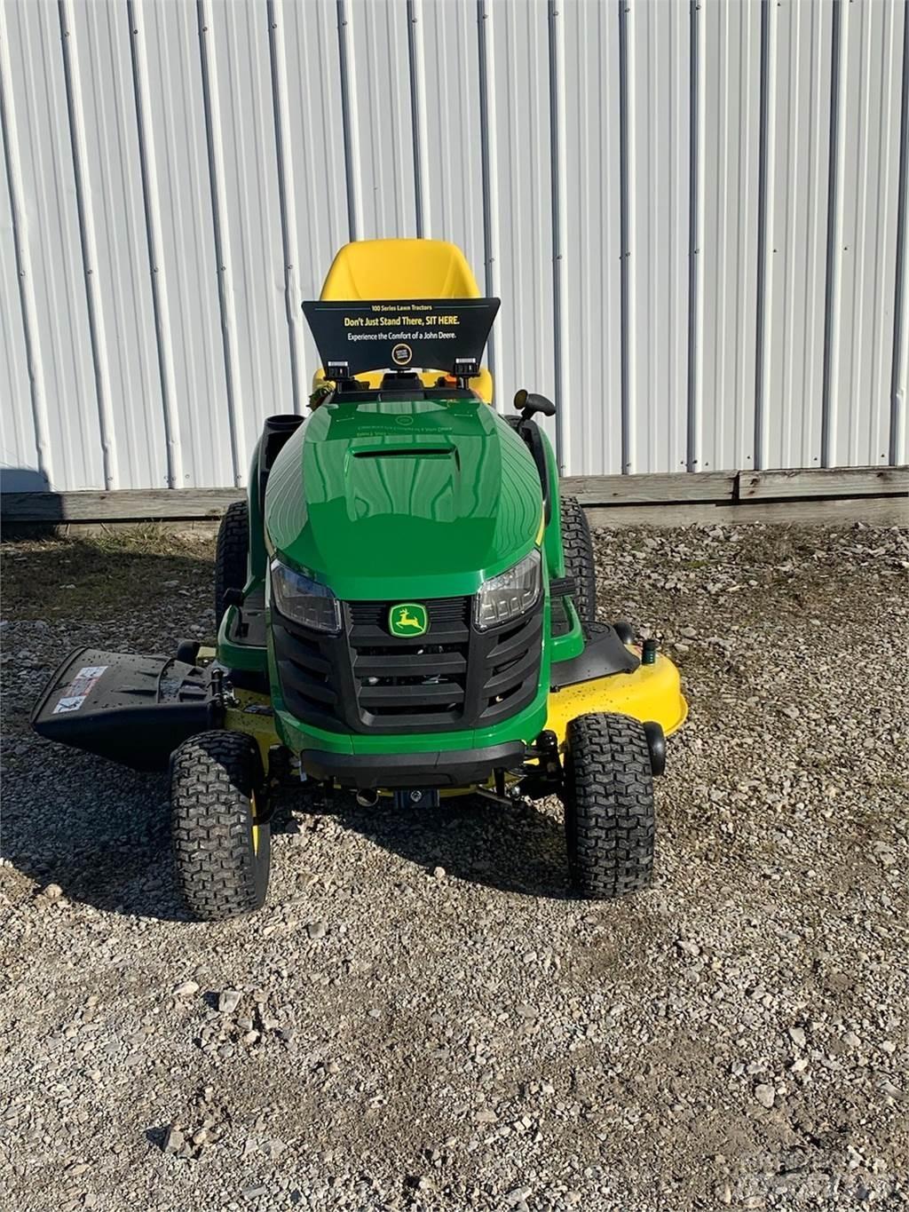 John Deere S140 Mauriņa traktors