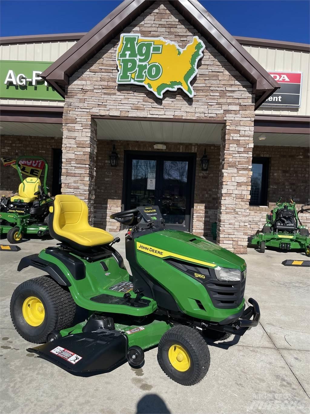 John Deere S160 Kompaktie traktori
