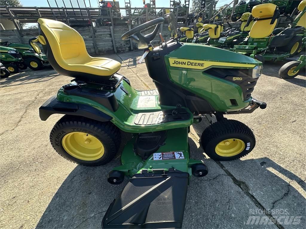 John Deere S180 Kompaktie traktori