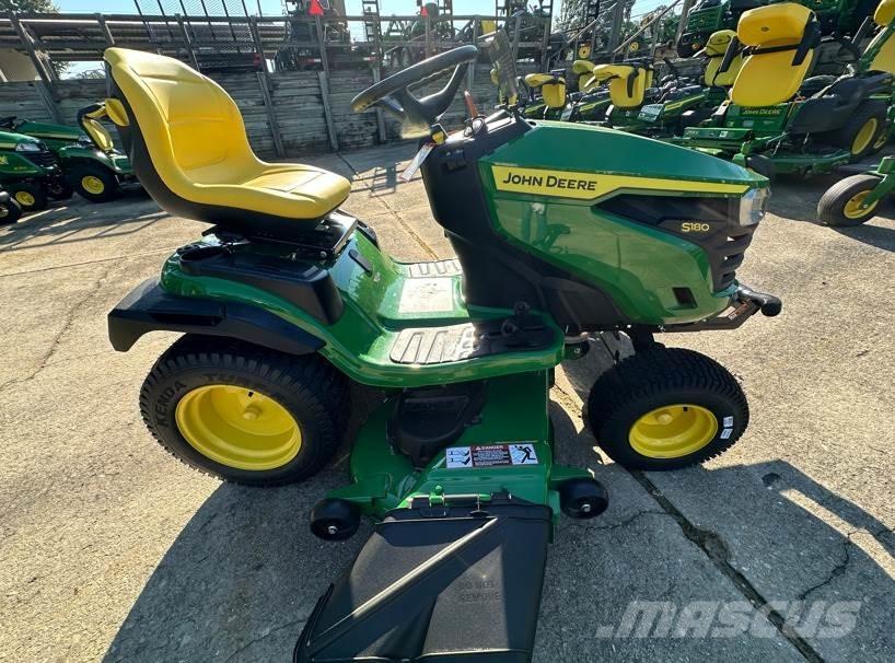 John Deere S180 Kompaktie traktori