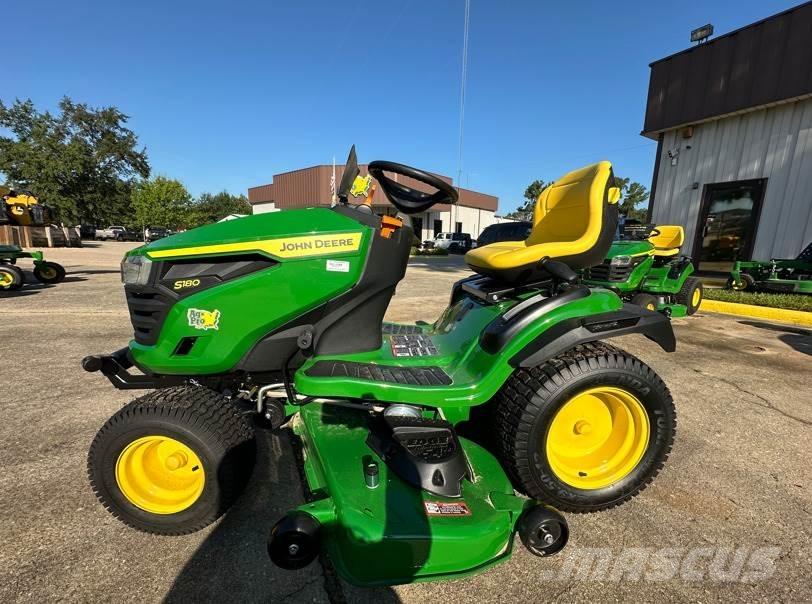 John Deere S180 Kompaktie traktori