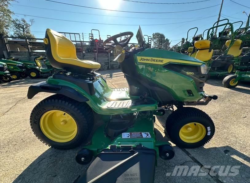 John Deere S180 Kompaktie traktori