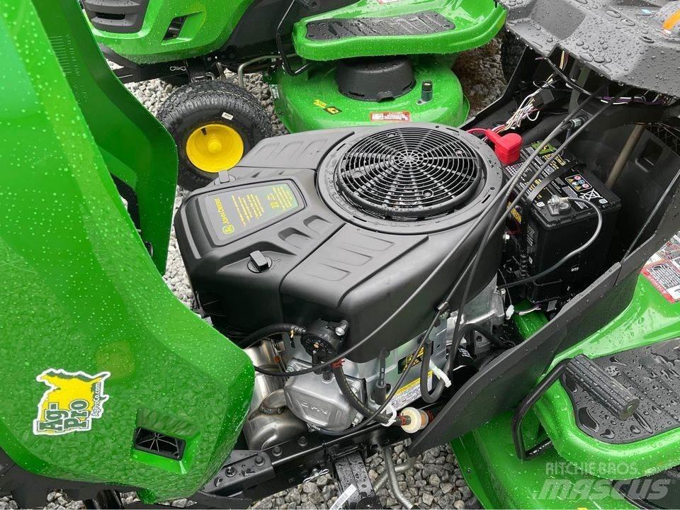 John Deere S220 Kompaktie traktori