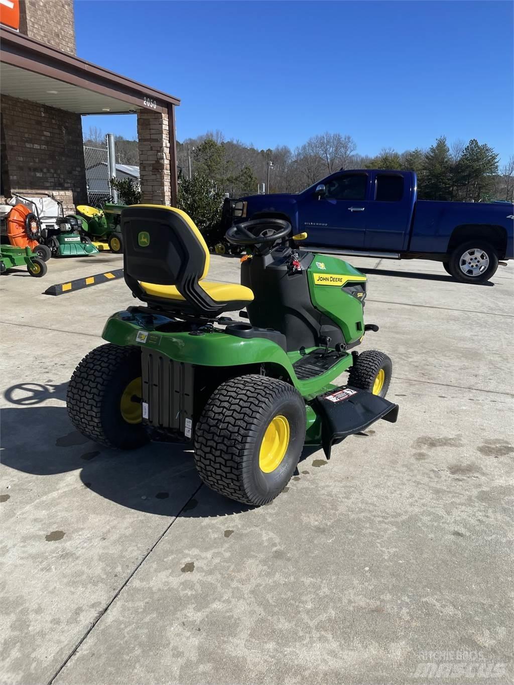 John Deere S220 Mauriņa traktors