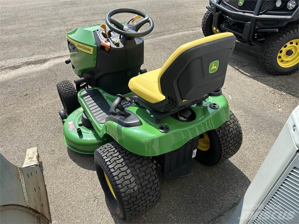 John Deere S220 Mauriņa traktors