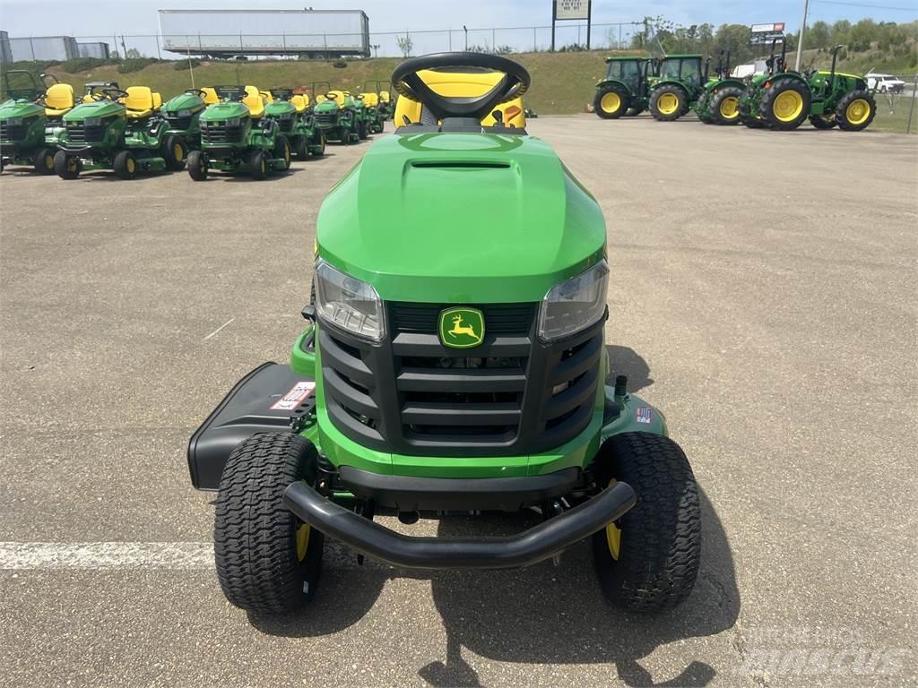 John Deere S240 Kompaktie traktori