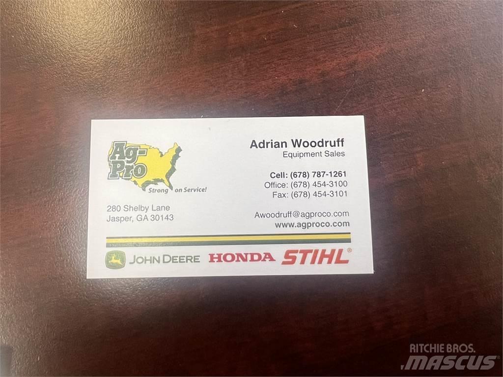 John Deere S240 Kompaktie traktori