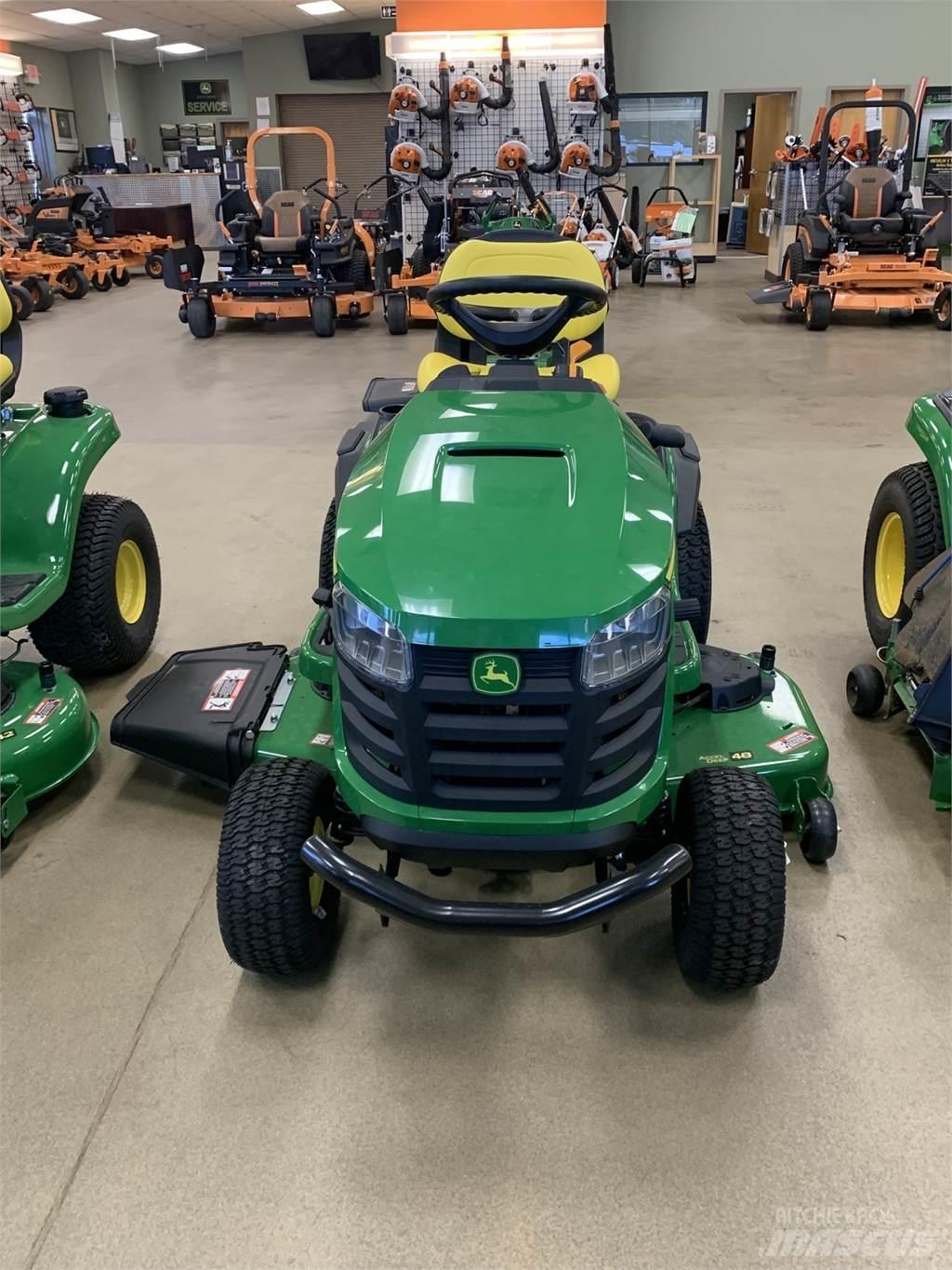 John Deere S240 Kompaktie traktori