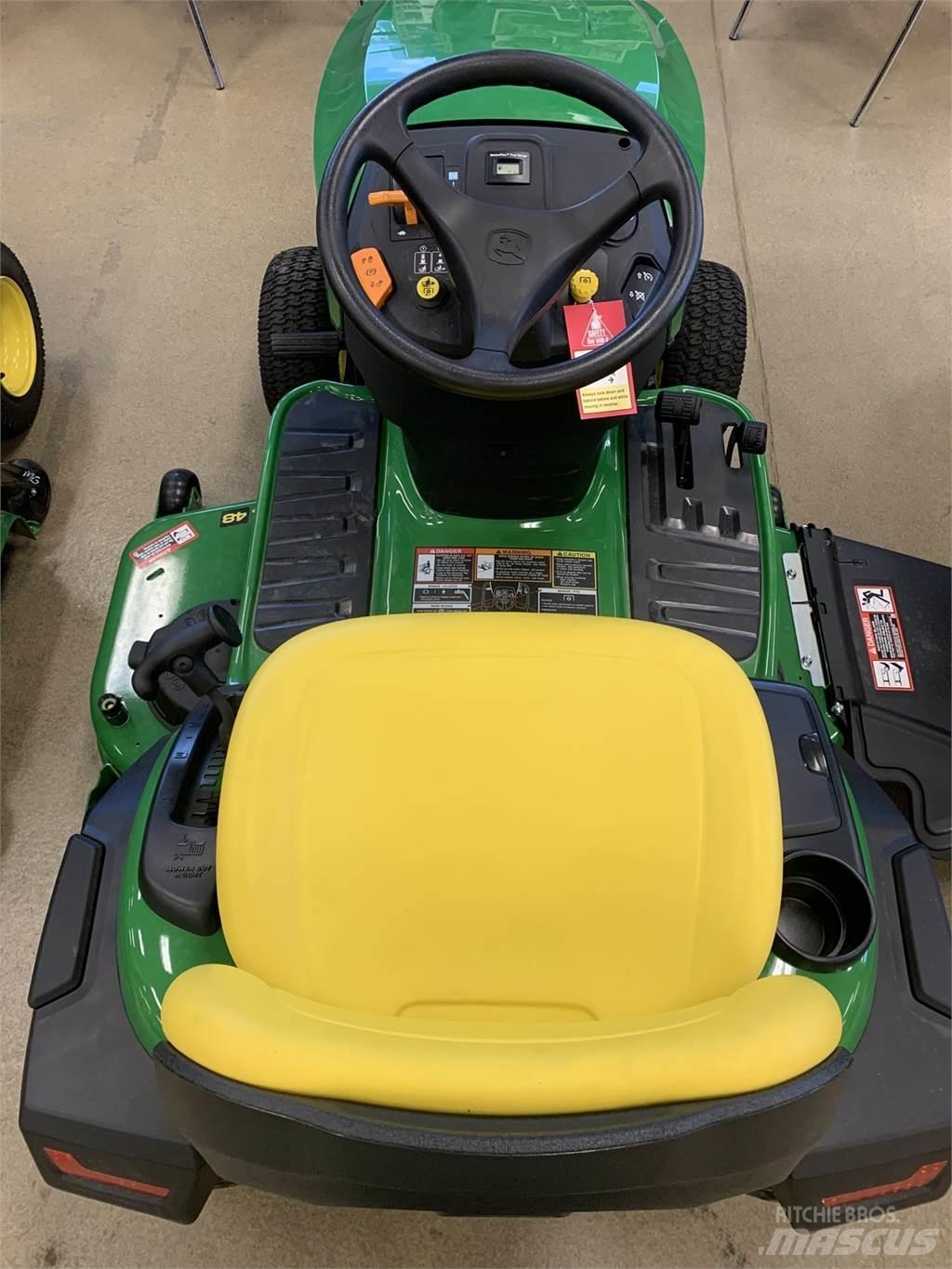 John Deere S240 Kompaktie traktori