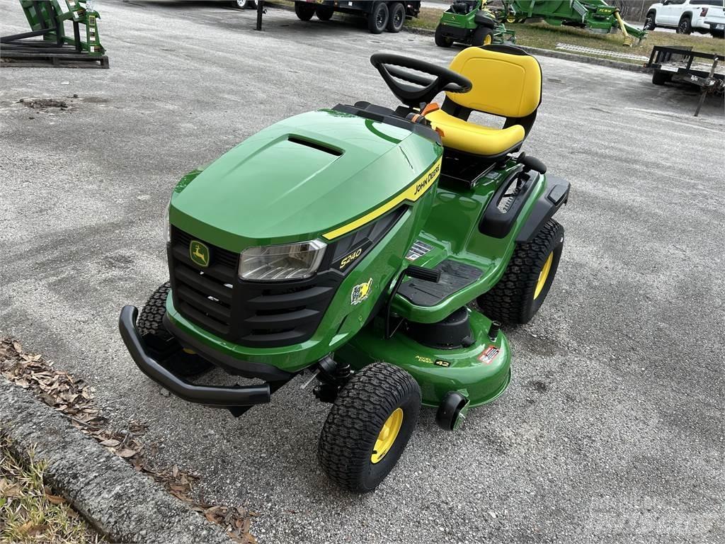 John Deere S240 Kompaktie traktori