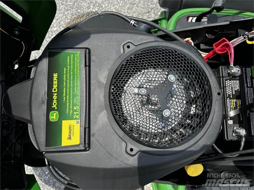 John Deere S240 Kompaktie traktori