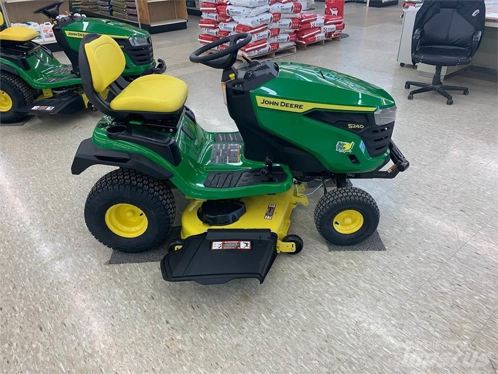 John Deere S240 Kompaktie traktori