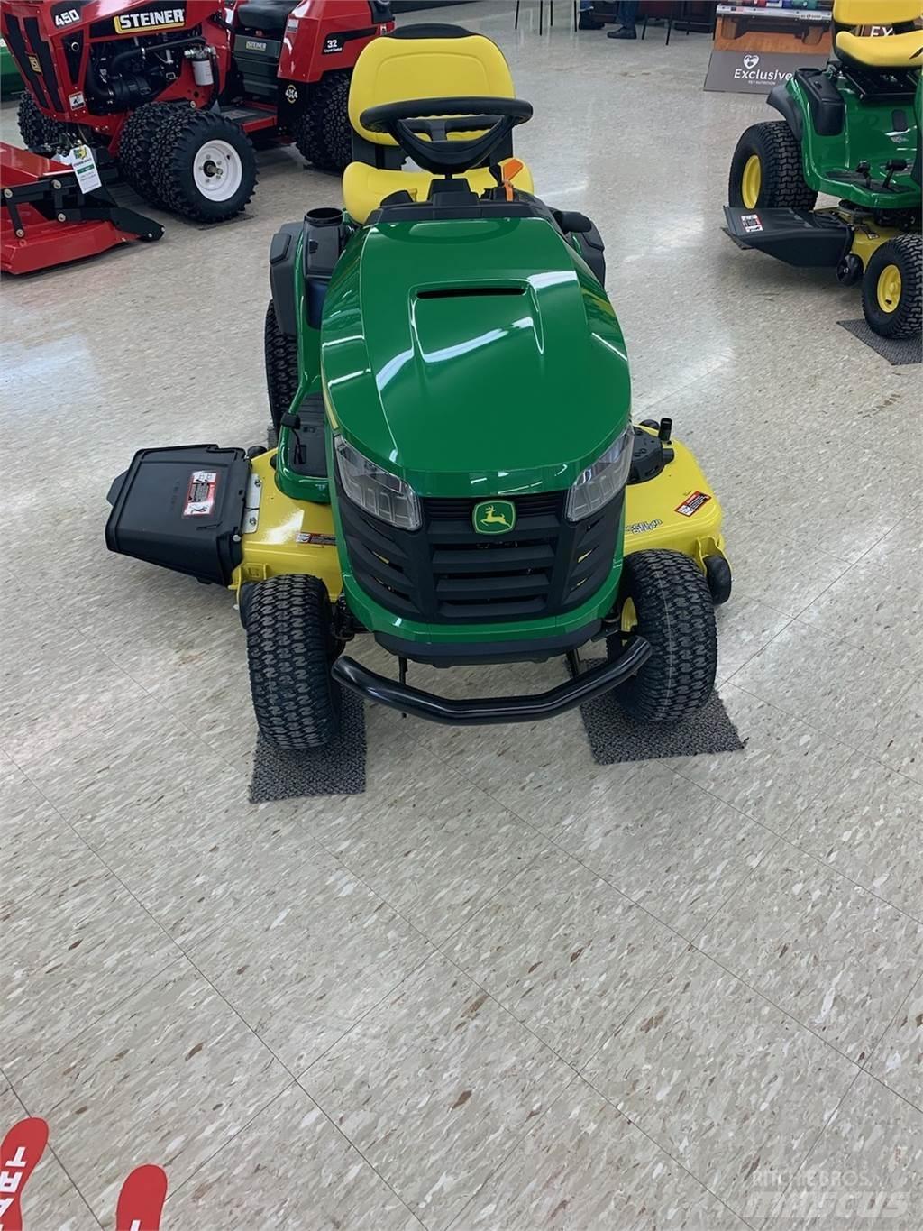 John Deere S240 Kompaktie traktori