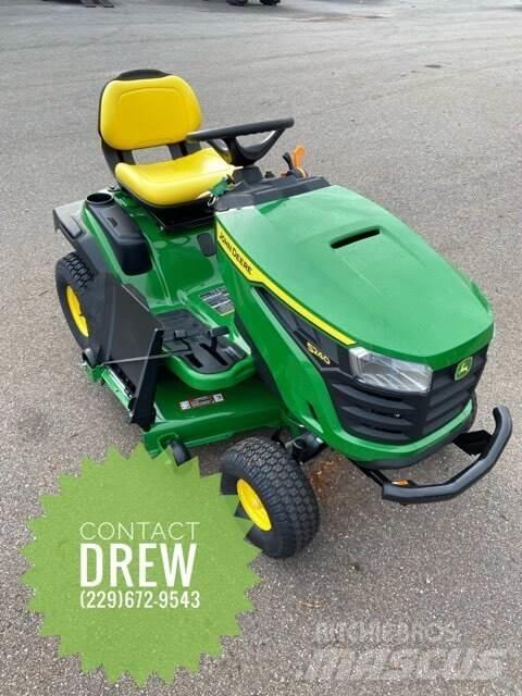 John Deere S240 Kompaktie traktori