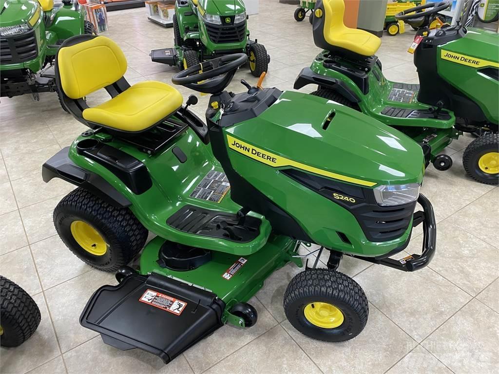 John Deere S240 Kompaktie traktori