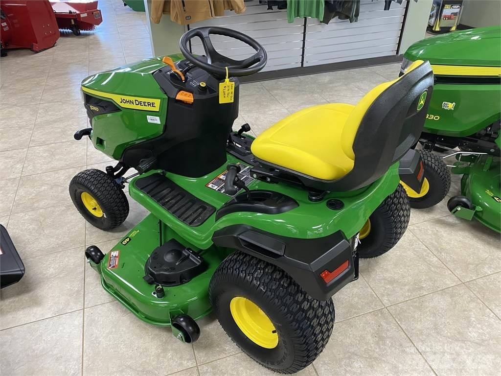 John Deere S240 Kompaktie traktori