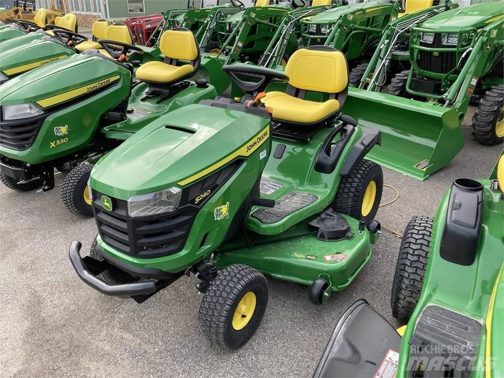 John Deere S240 Kompaktie traktori