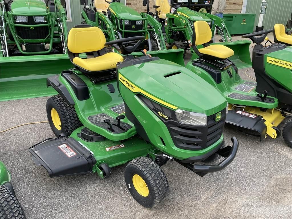 John Deere S240 Kompaktie traktori