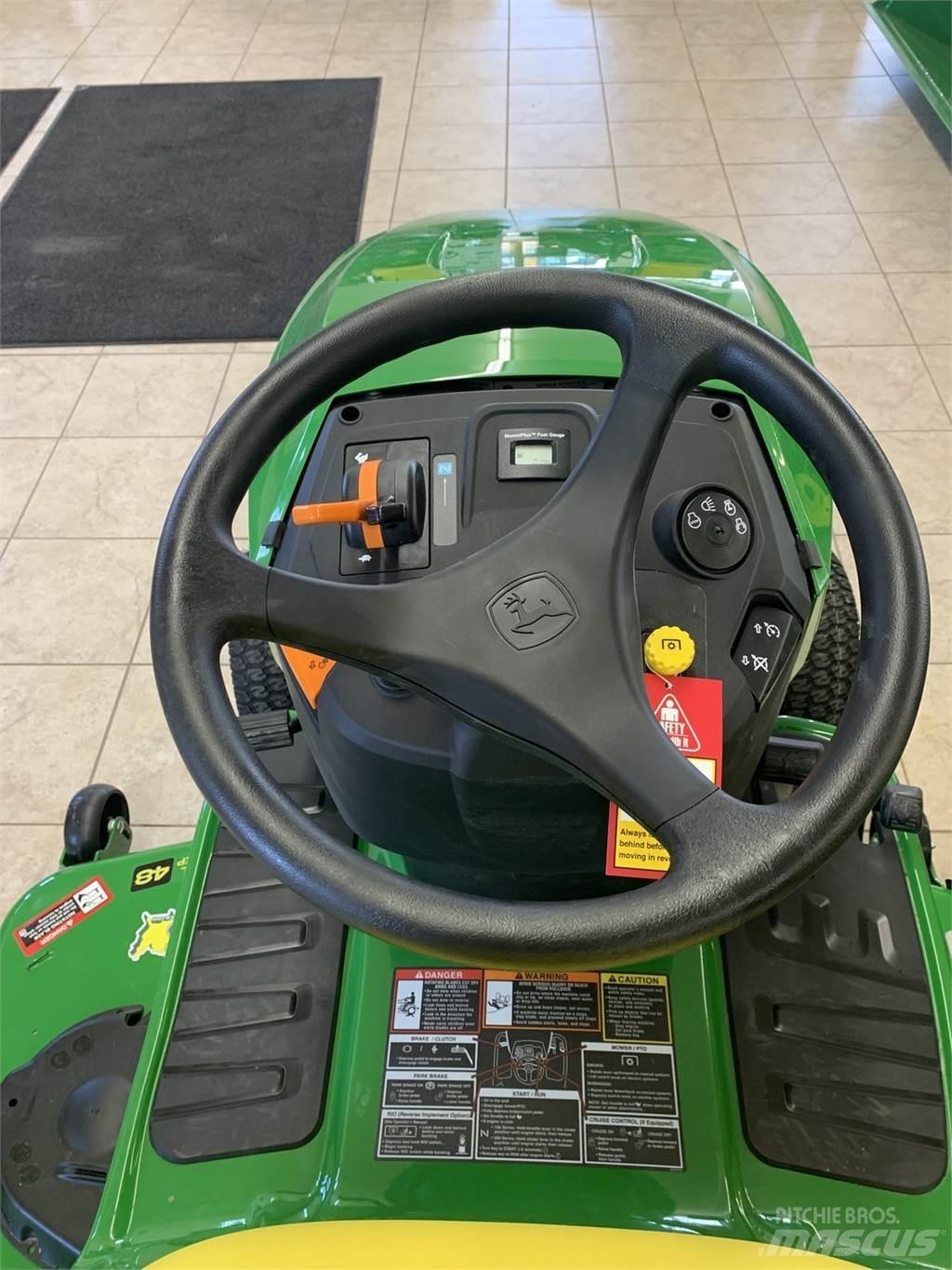 John Deere S240 Kompaktie traktori
