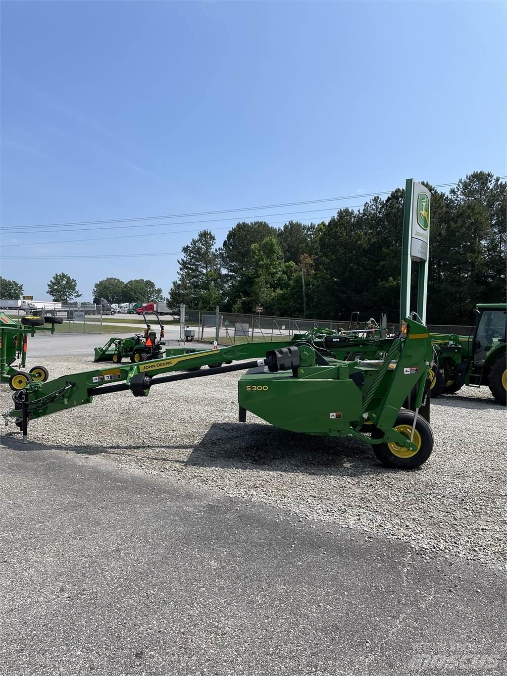 John Deere S300 Pļaujmašīnas ar kondicionieri