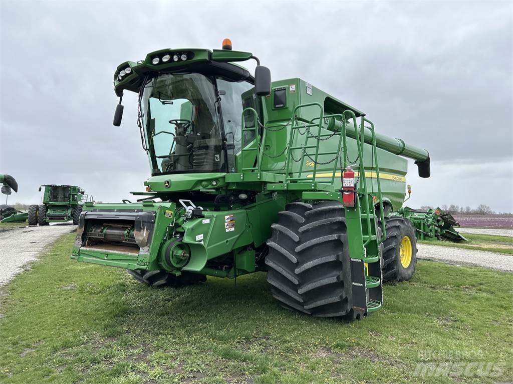 John Deere S680 Ražas novākšanas kombaini
