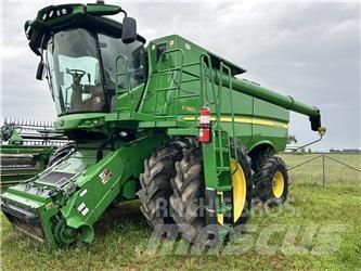 John Deere S680 Ražas novākšanas kombaini