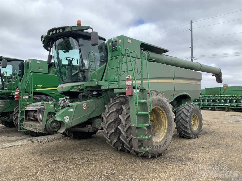 John Deere S680 Ražas novākšanas kombaini