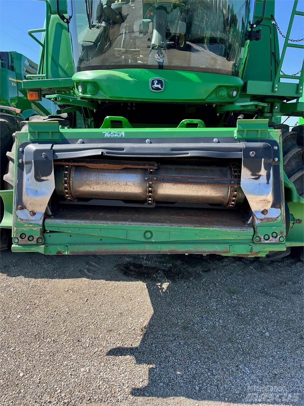 John Deere S680 Ražas novākšanas kombaini