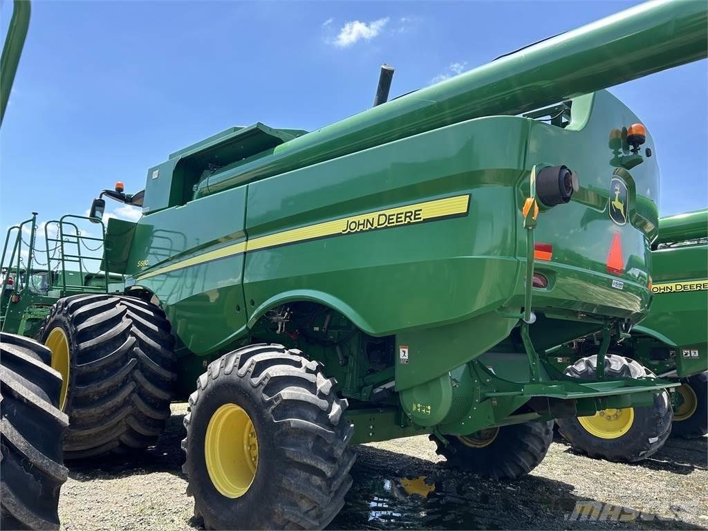 John Deere S680 Ražas novākšanas kombaini