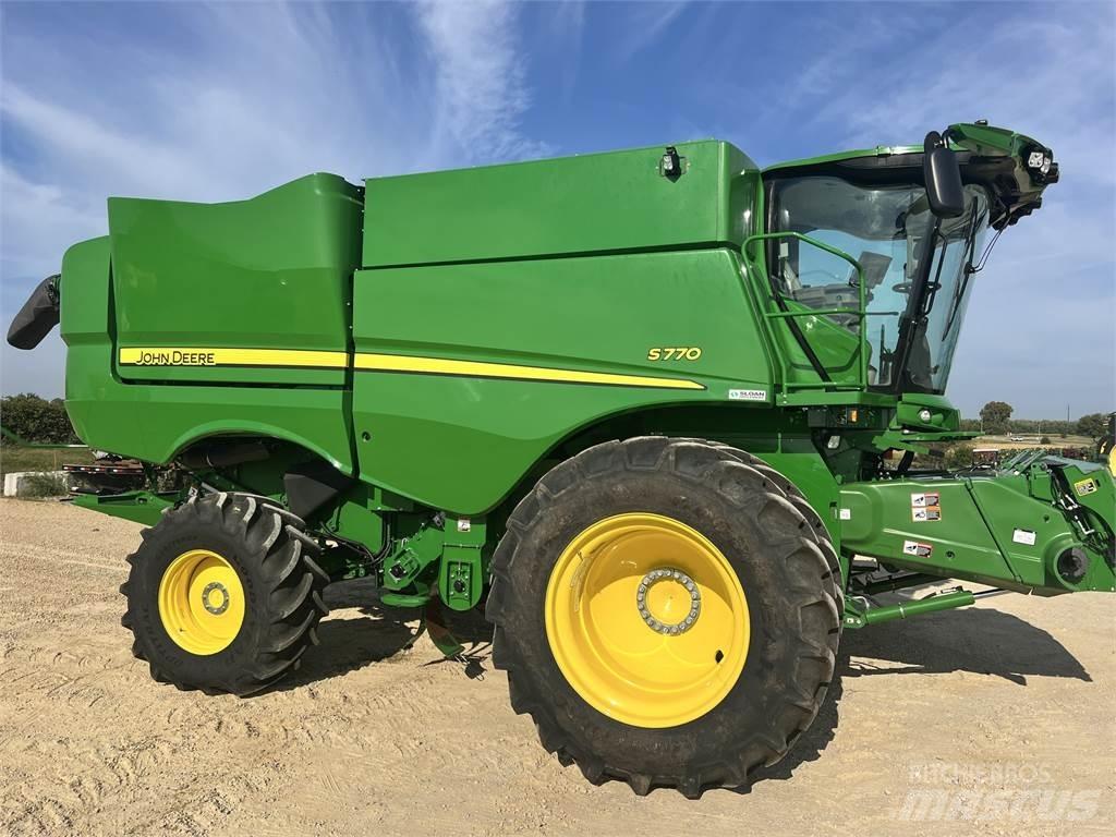 John Deere S770 Ražas novākšanas kombaini