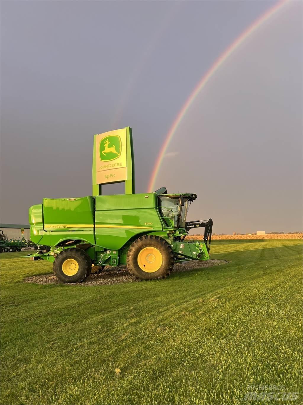 John Deere S770 Ražas novākšanas kombaini
