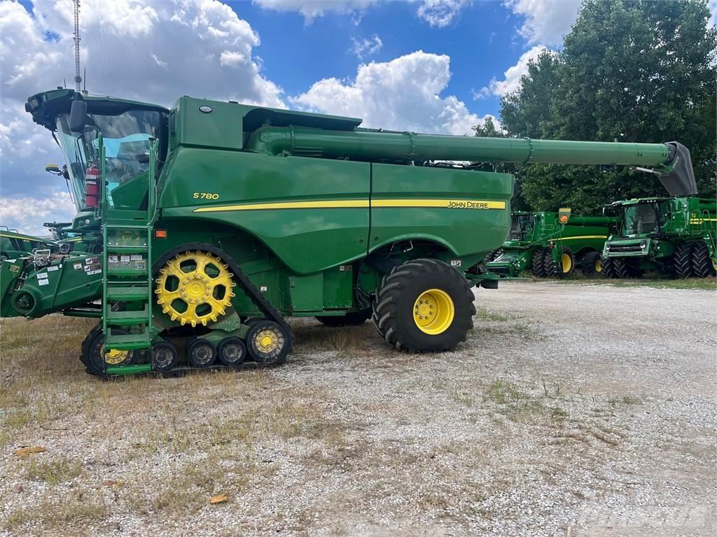 John Deere S780 Ražas novākšanas kombaini