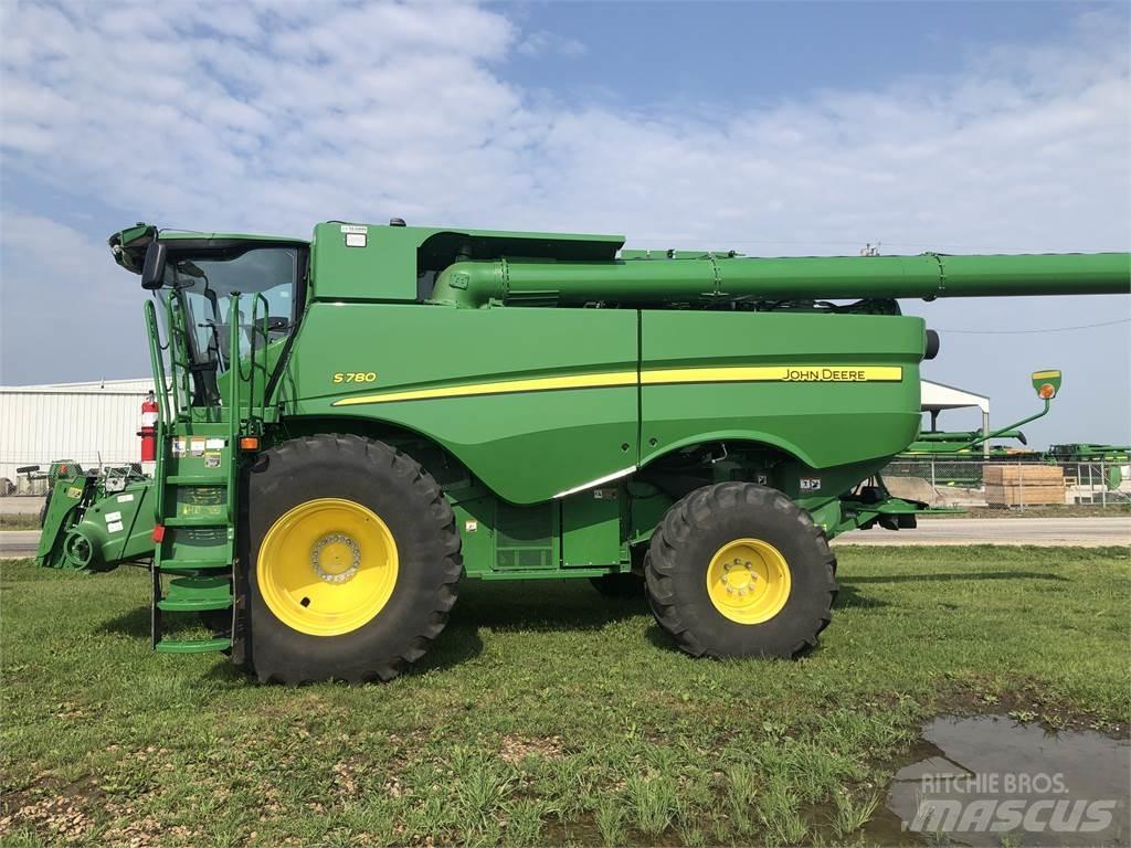 John Deere S780 Ražas novākšanas kombaini