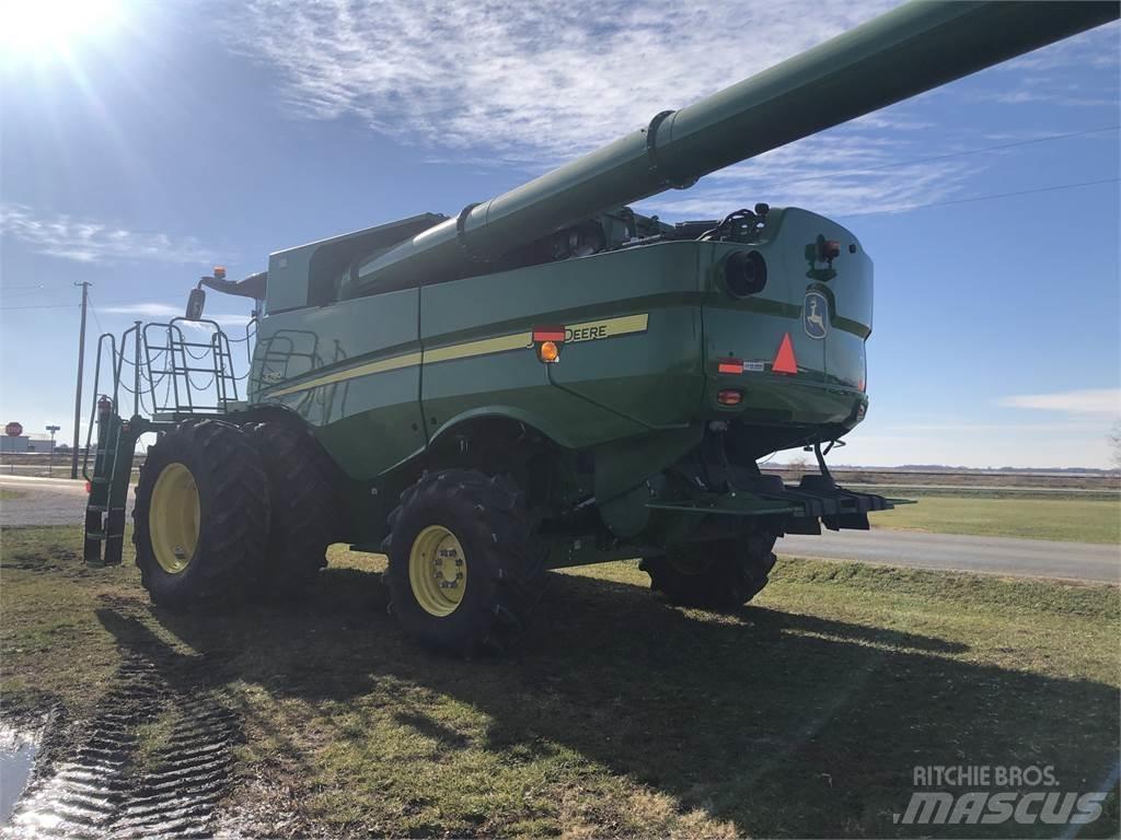John Deere S780 Ražas novākšanas kombaini