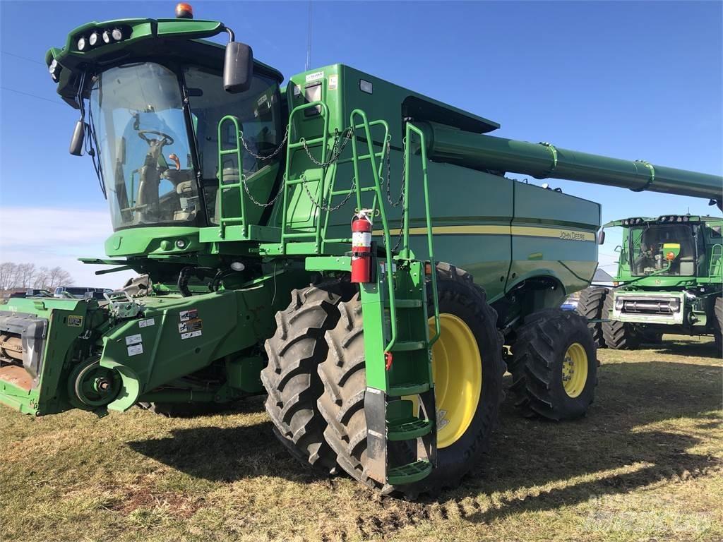 John Deere S780 Ražas novākšanas kombaini